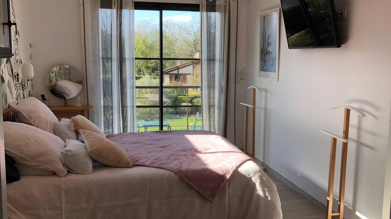 Photo of Bedroom in Parentis-en-Born