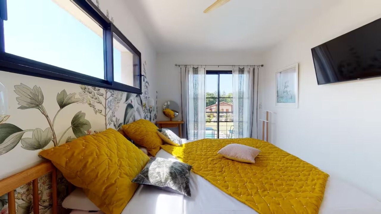 Photo of Bedroom in Parentis-en-Born