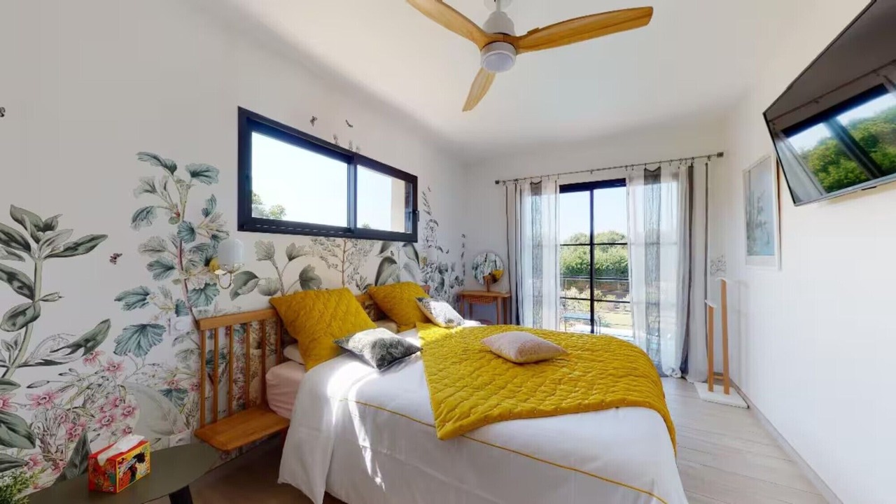 Photo of Bedroom in Parentis-en-Born