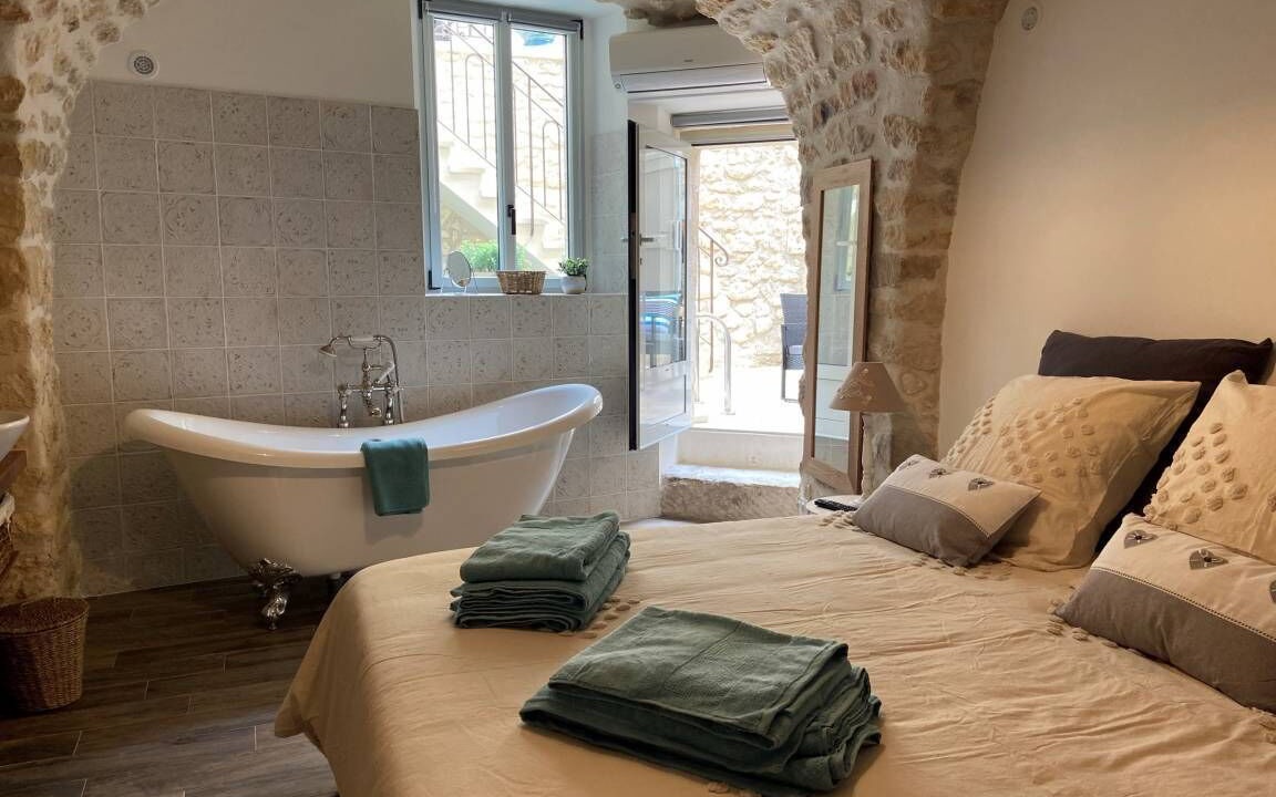 Photo of Bedroom in La Garde-Adhemar