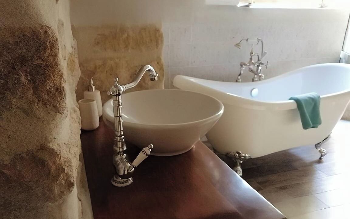 Photo of Bathroom in La Garde-Adhemar