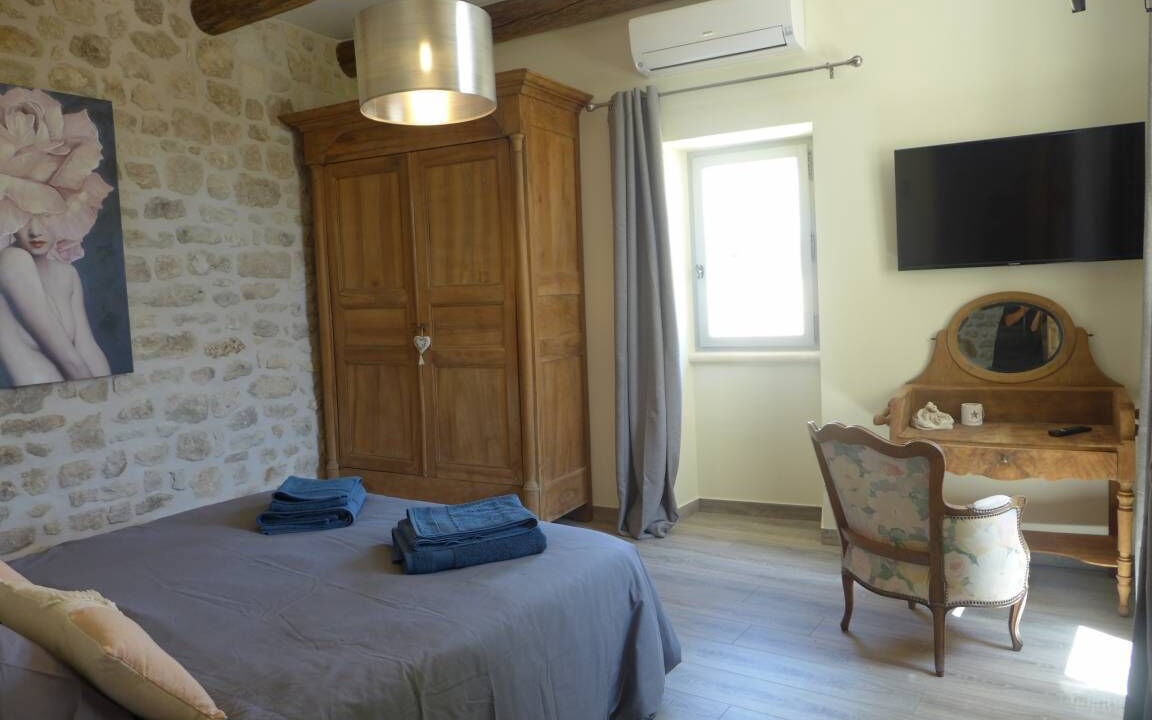 Photo of Bedroom in La Garde-Adhemar