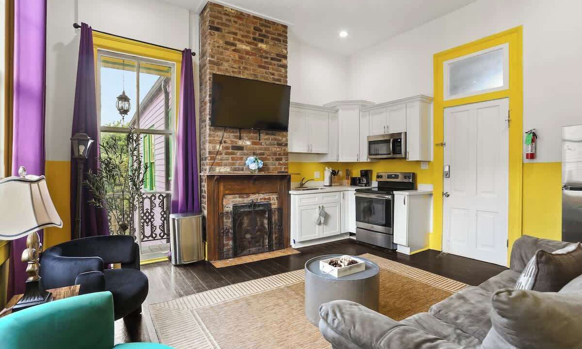Photo of Livingroom in Seventh Ward