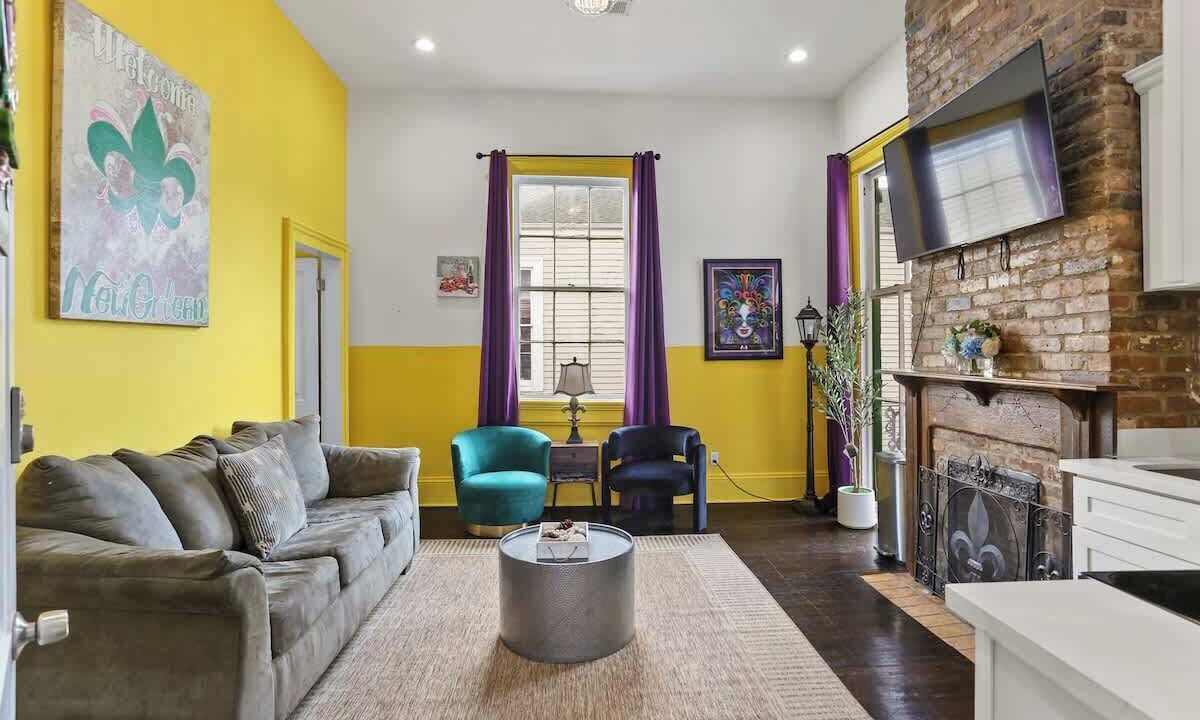 Photo of Livingroom in Seventh Ward