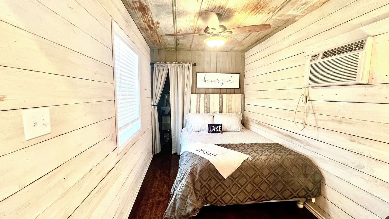 Photo of Bedroom in Graford