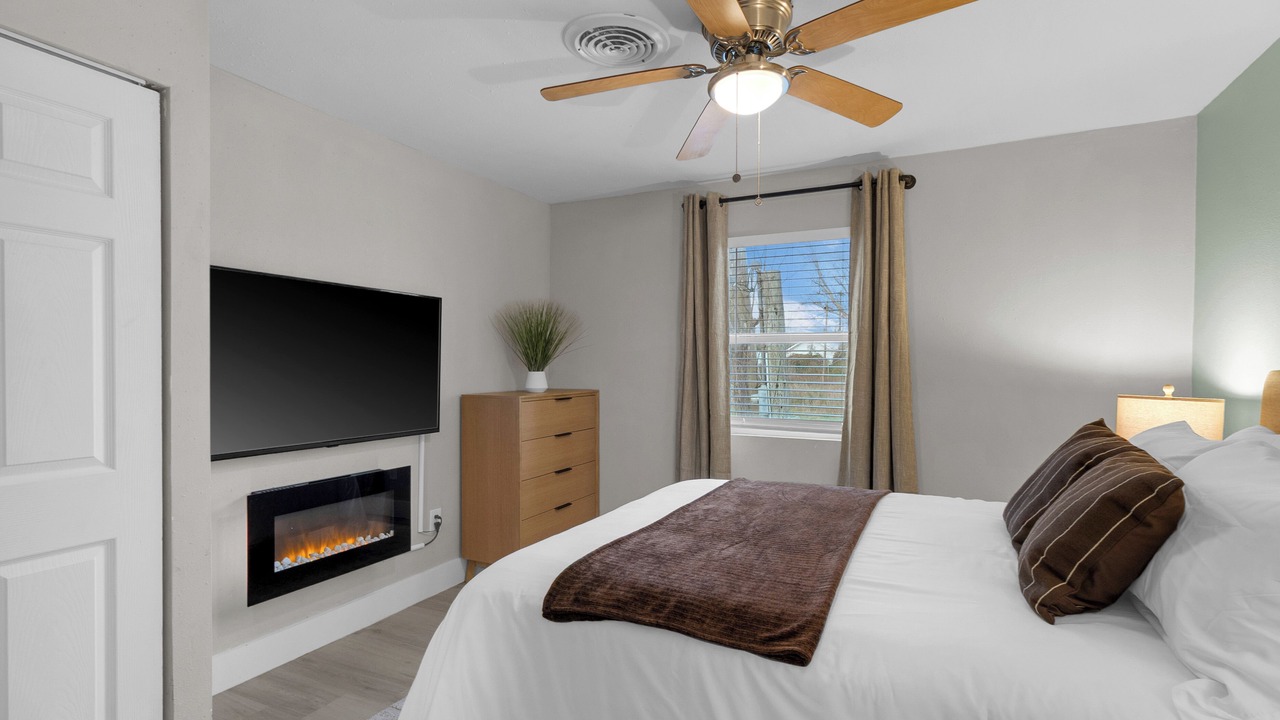 Photo of Bedroom in Beach City