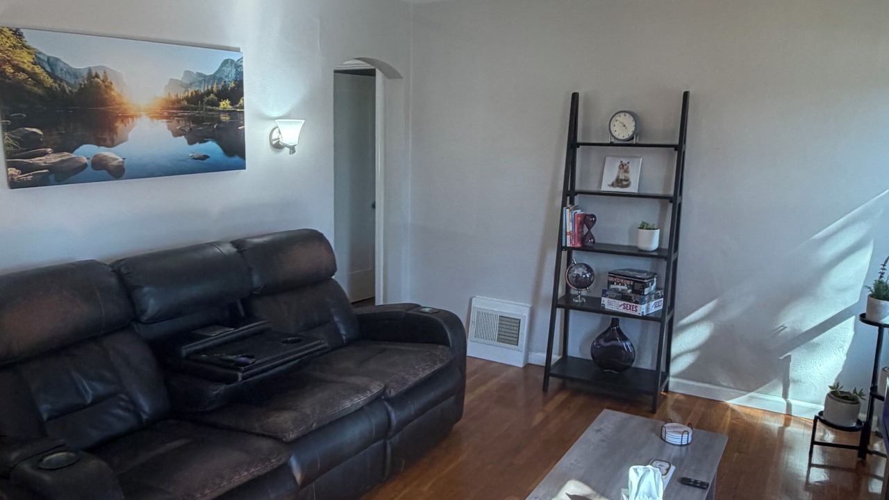 Photo of Livingroom in Airport Township