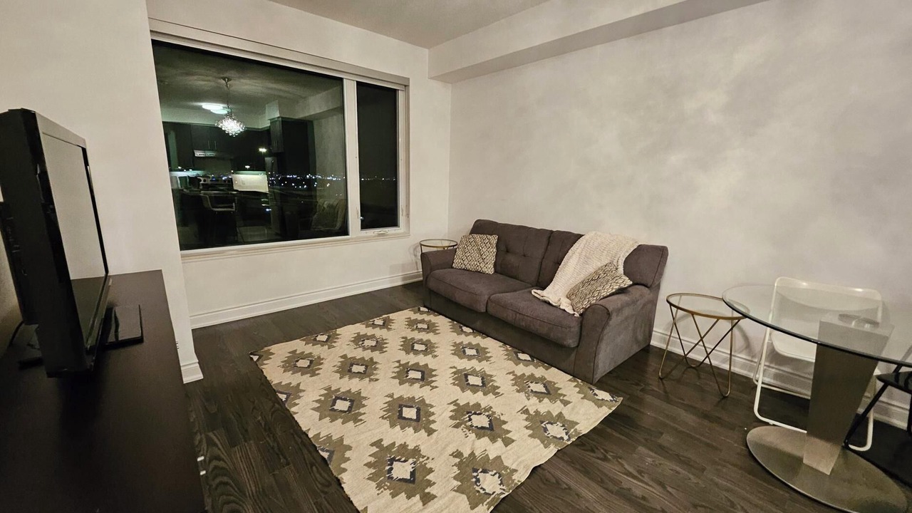 Photo of Livingroom in Thornhill