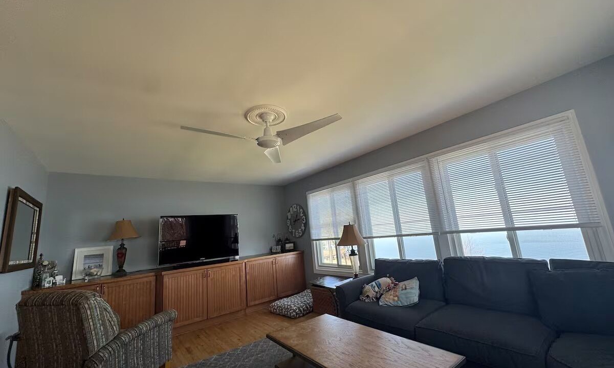 Photo of Livingroom in Houghton Lake
