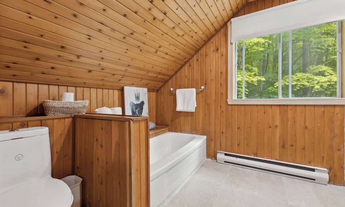 Photo of Bathroom in Argenteuil Regional County Municipality