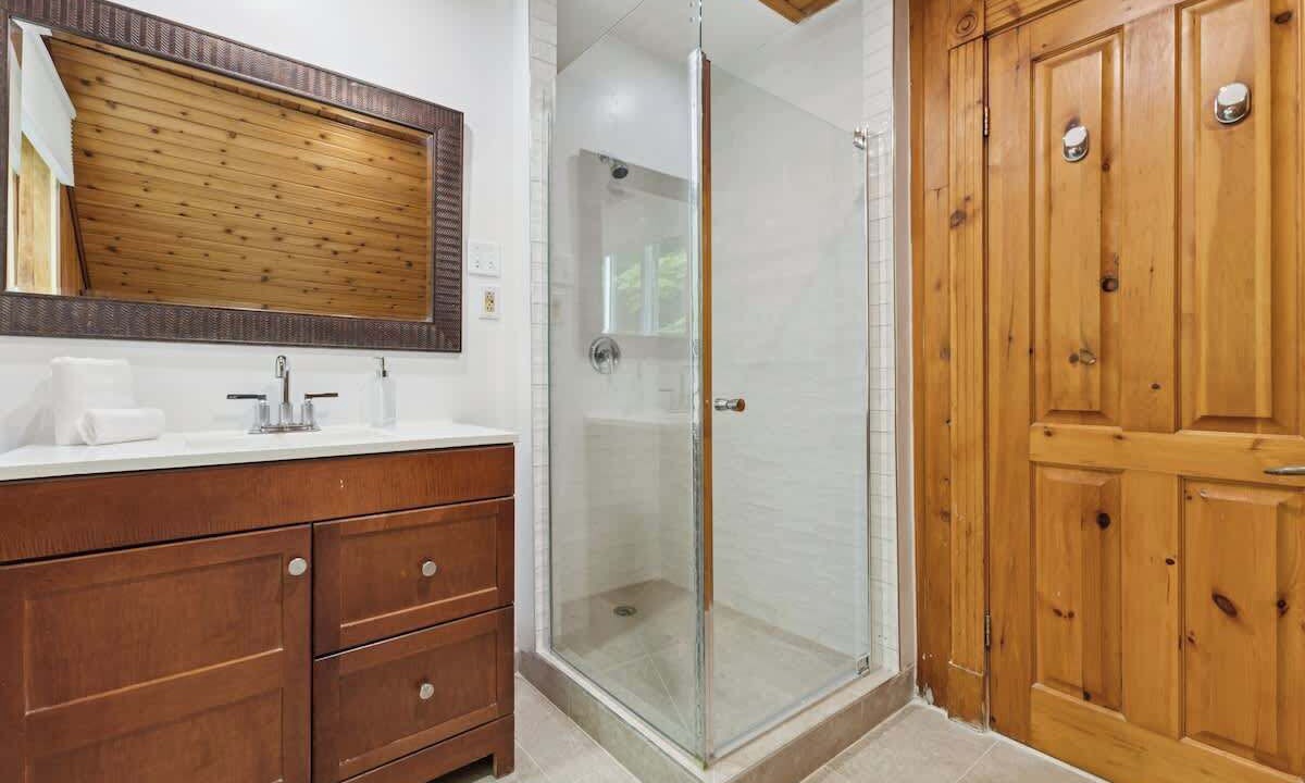 Photo of Bathroom in Argenteuil Regional County Municipality
