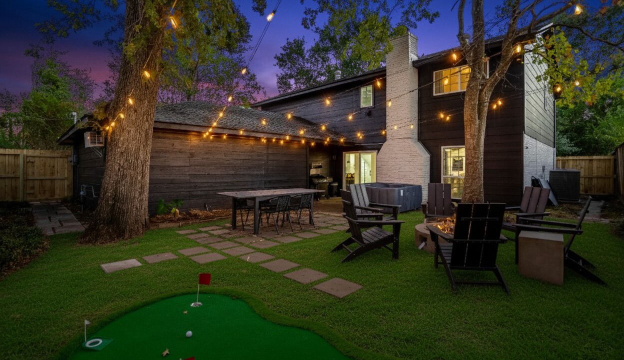 Photo of Outdoor in Garden Oaks