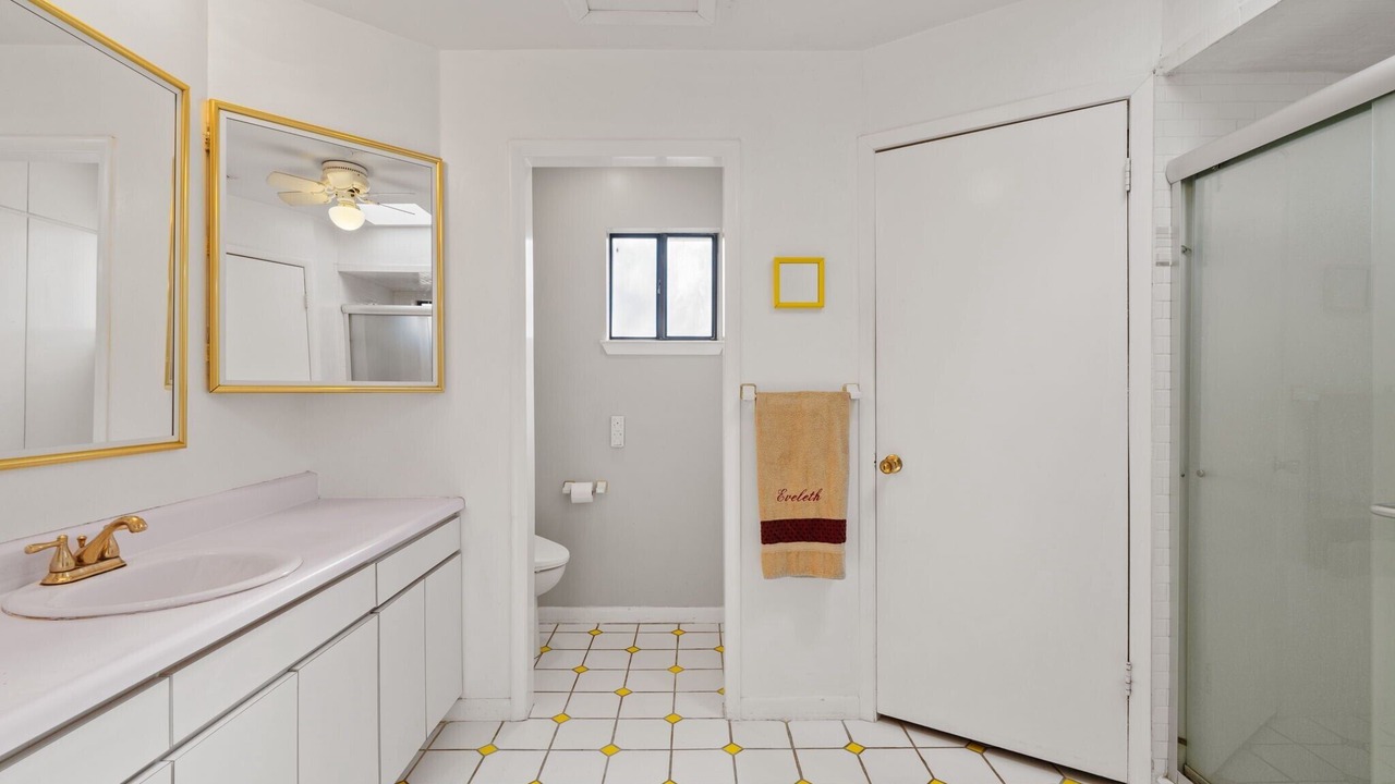 Photo of Bathroom in Cottonwood Shores