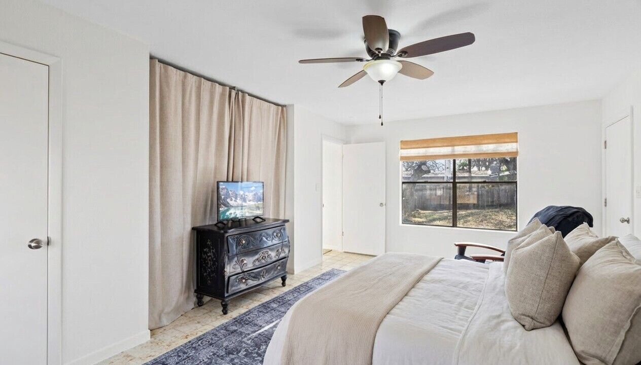 Photo of Bedroom in Cottonwood Shores