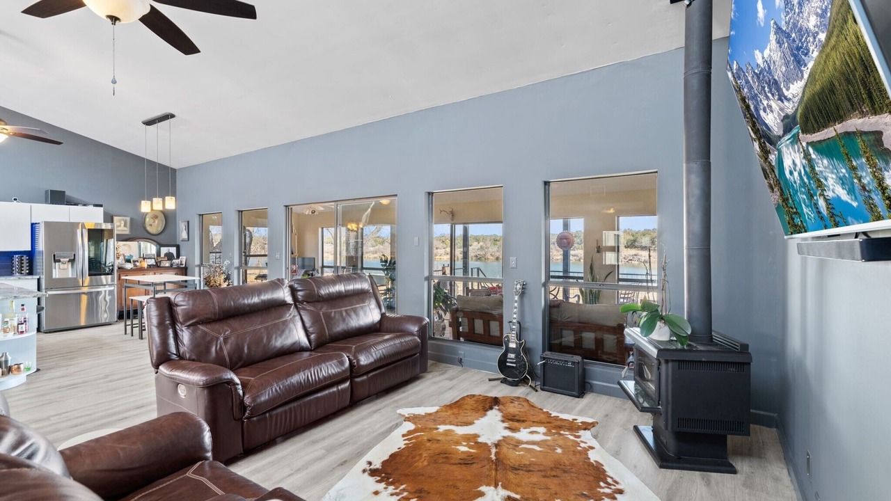 Photo of Livingroom in Cottonwood Shores