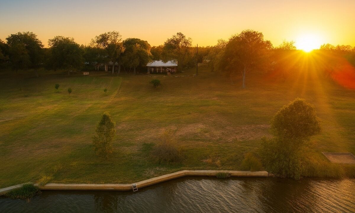 Photo of Outdoor in Cottonwood Shores
