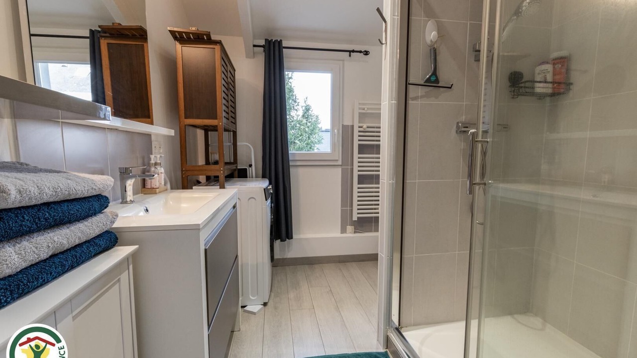 Photo of Bathroom in Courlancy