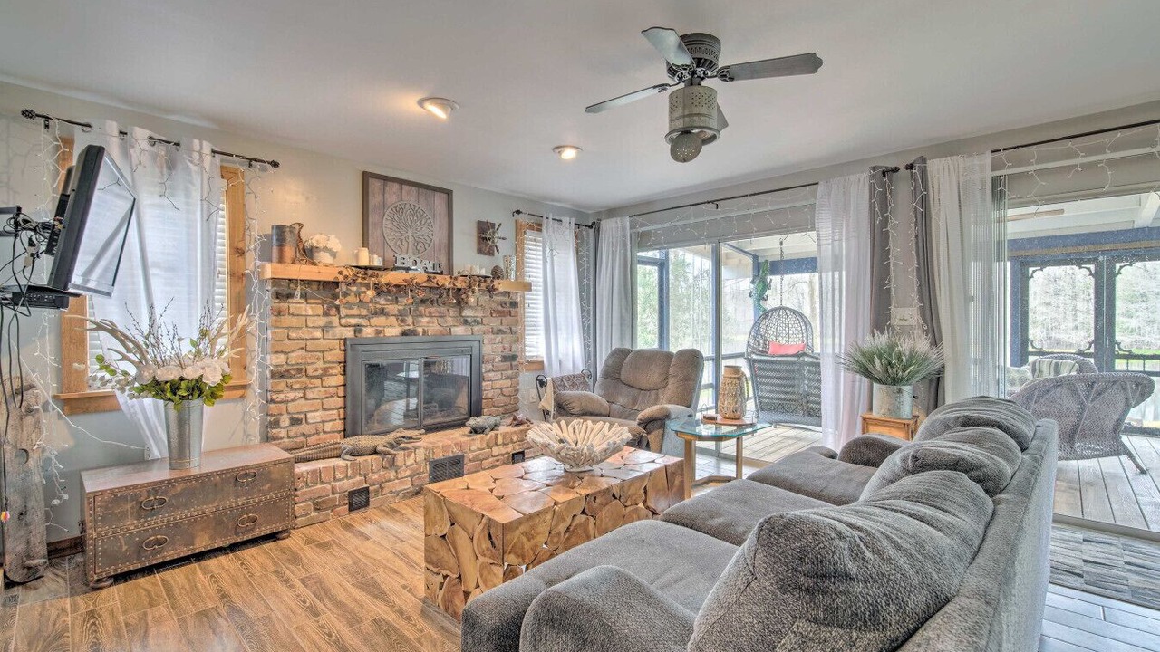 Photo of Livingroom in Bushnell