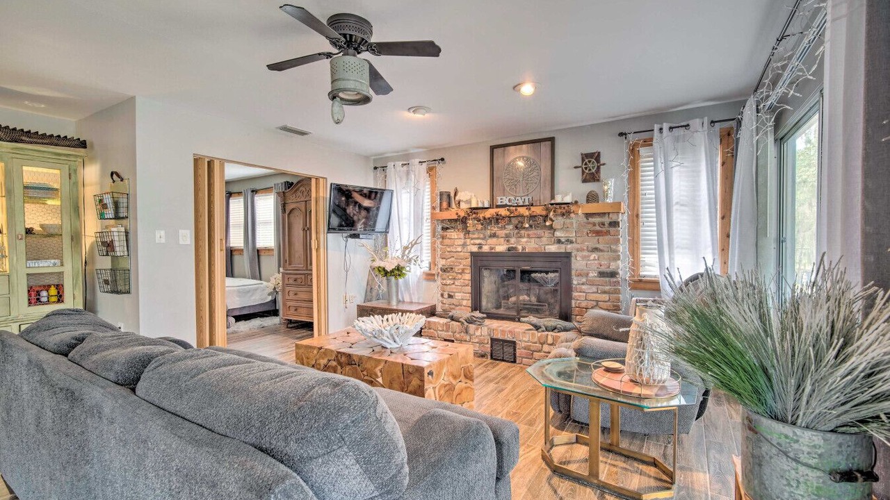 Photo of Livingroom in Bushnell