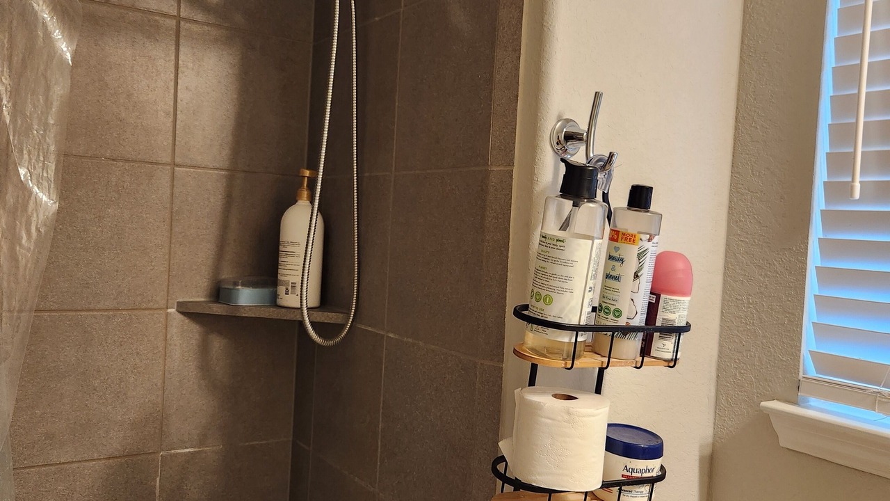 Photo of Bathroom in Clodine