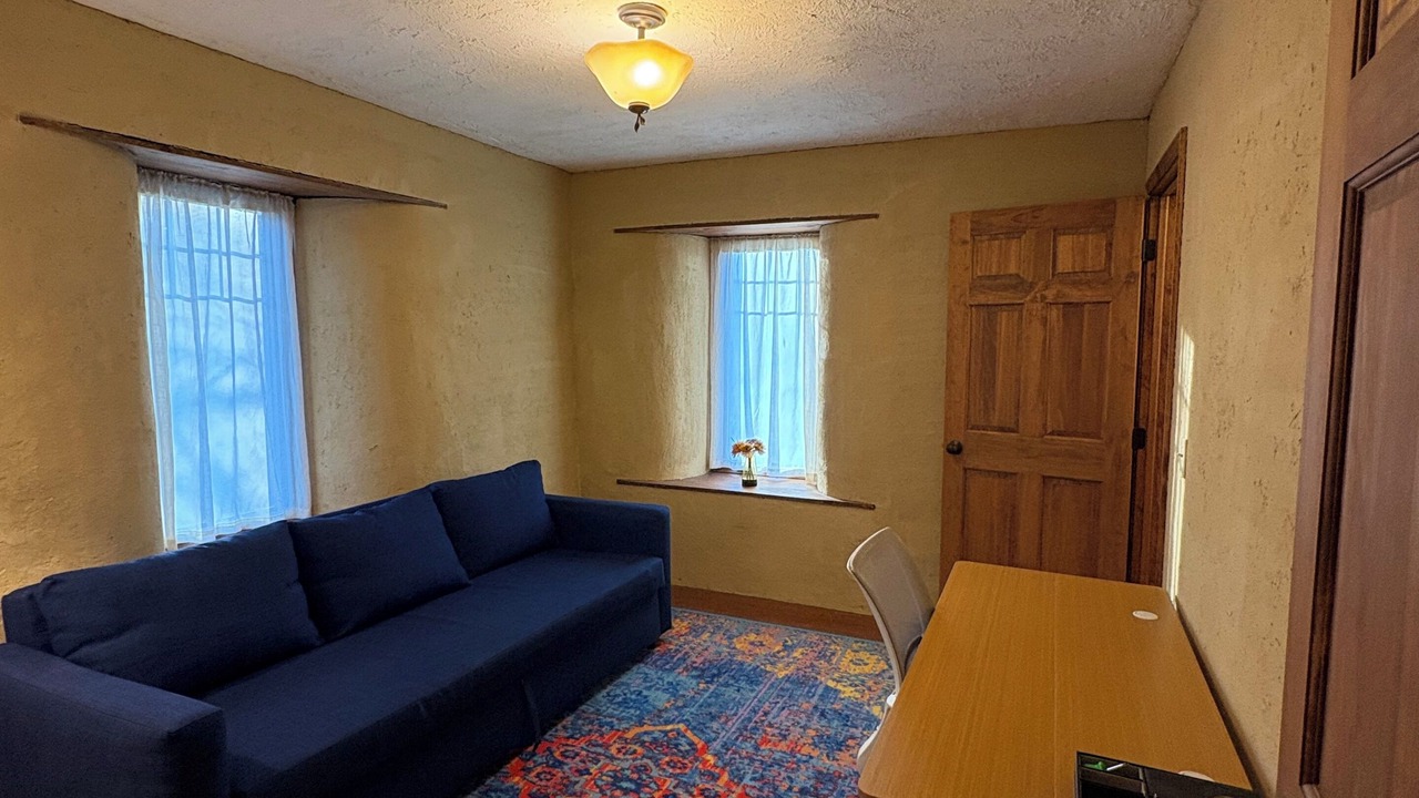 Photo of Livingroom in Elizabeth Park Valley