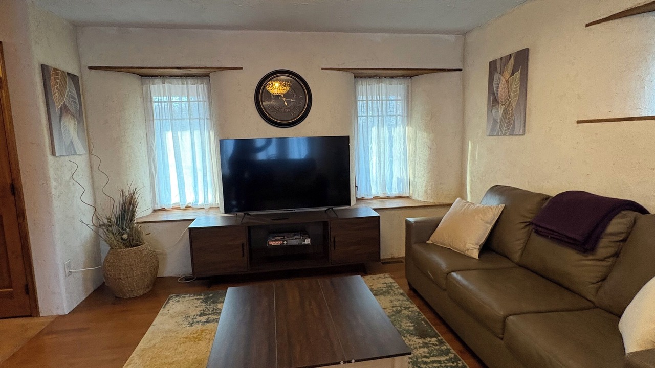Photo of Livingroom in Elizabeth Park Valley