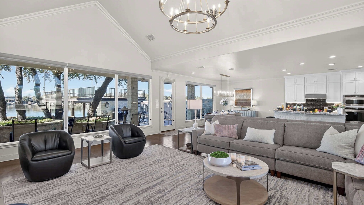 Photo of Livingroom in Horseshoe Bay