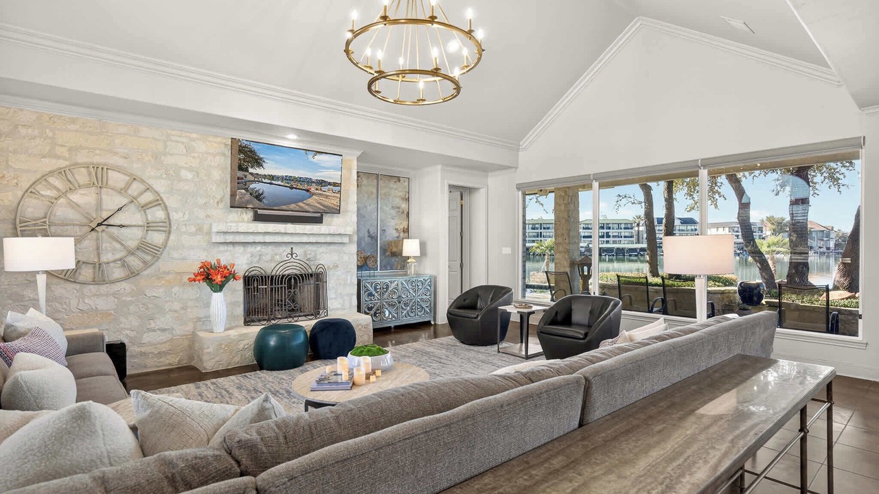 Photo of Livingroom in Horseshoe Bay