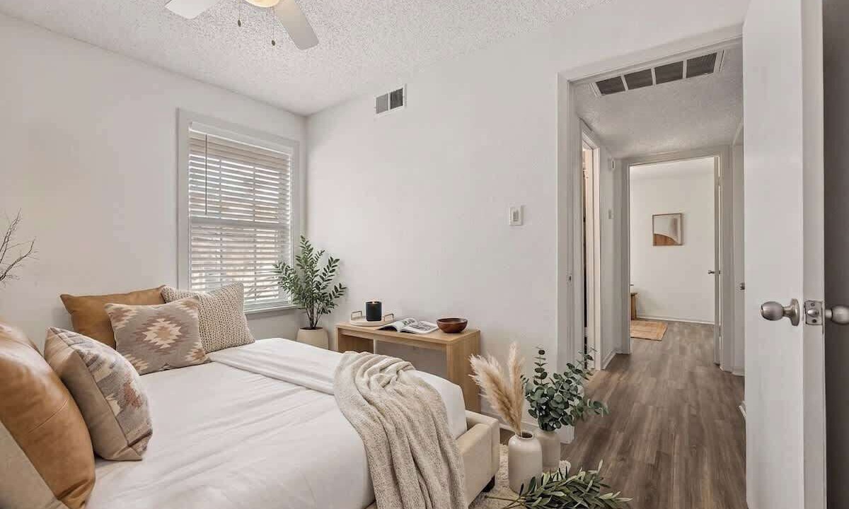 Photo of Bedroom in Central Arlington