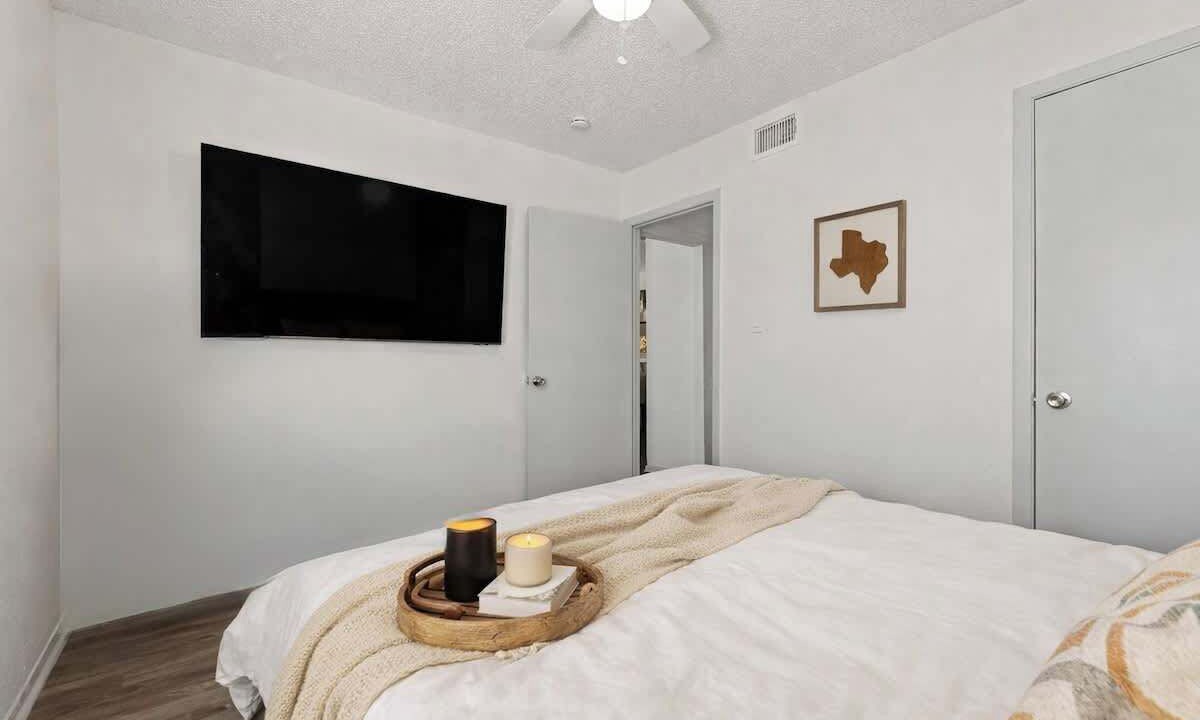 Photo of Bedroom in Central Arlington