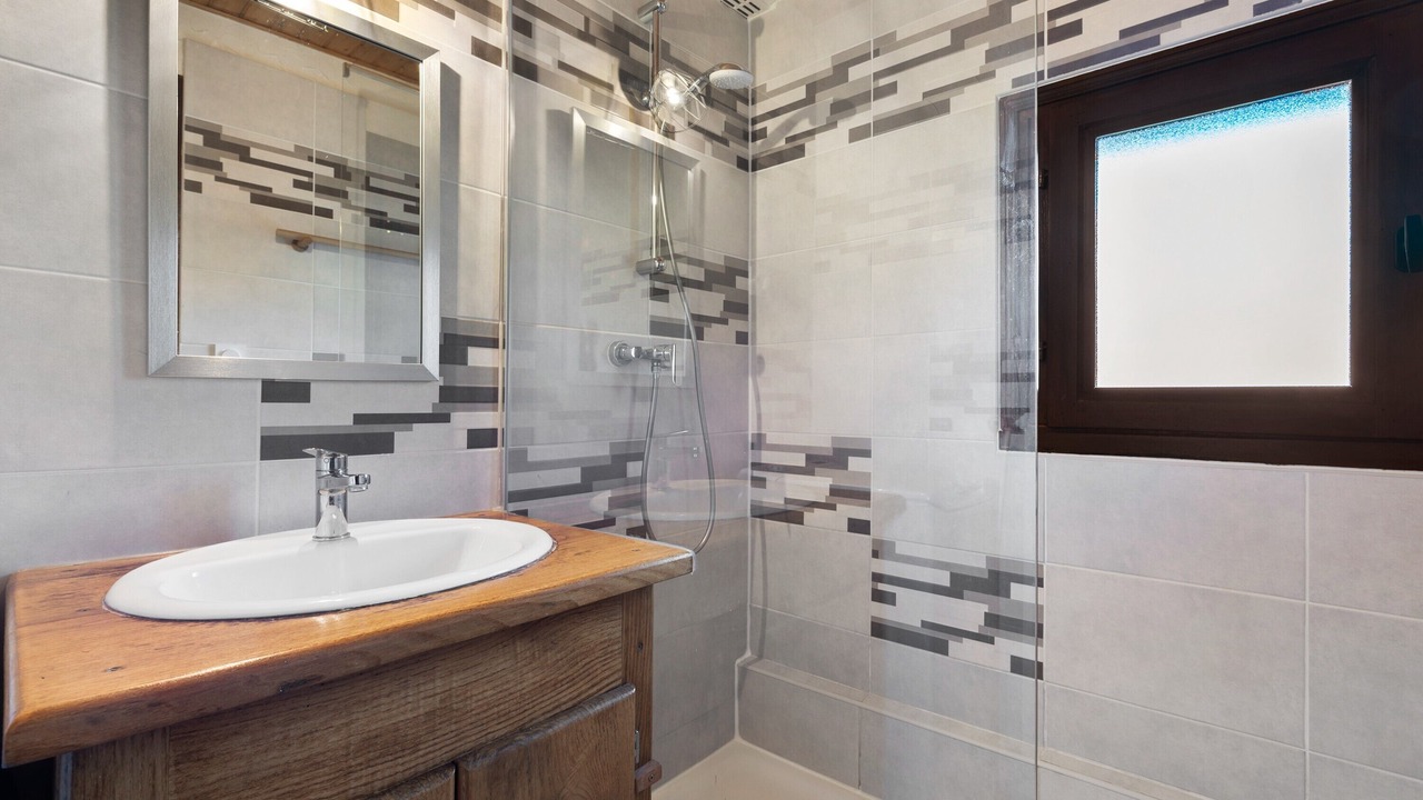 Photo of Bathroom in Campan