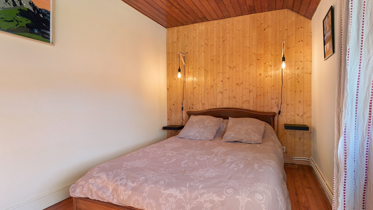 Photo of Bedroom in Campan