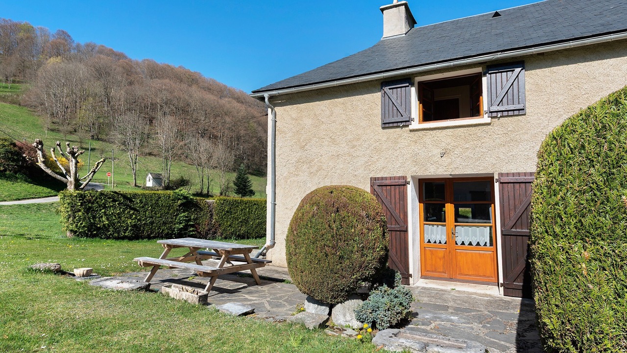 Photo of Outdoor in Campan