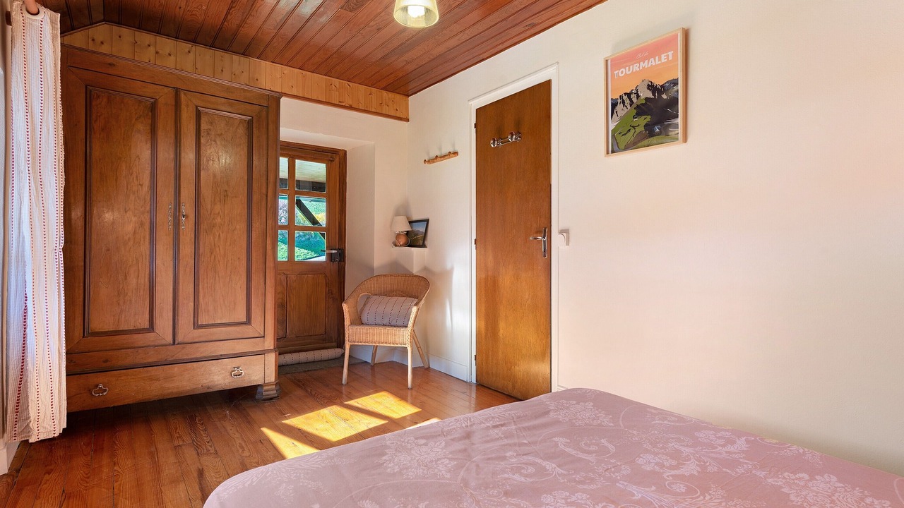 Photo of Bedroom in Campan
