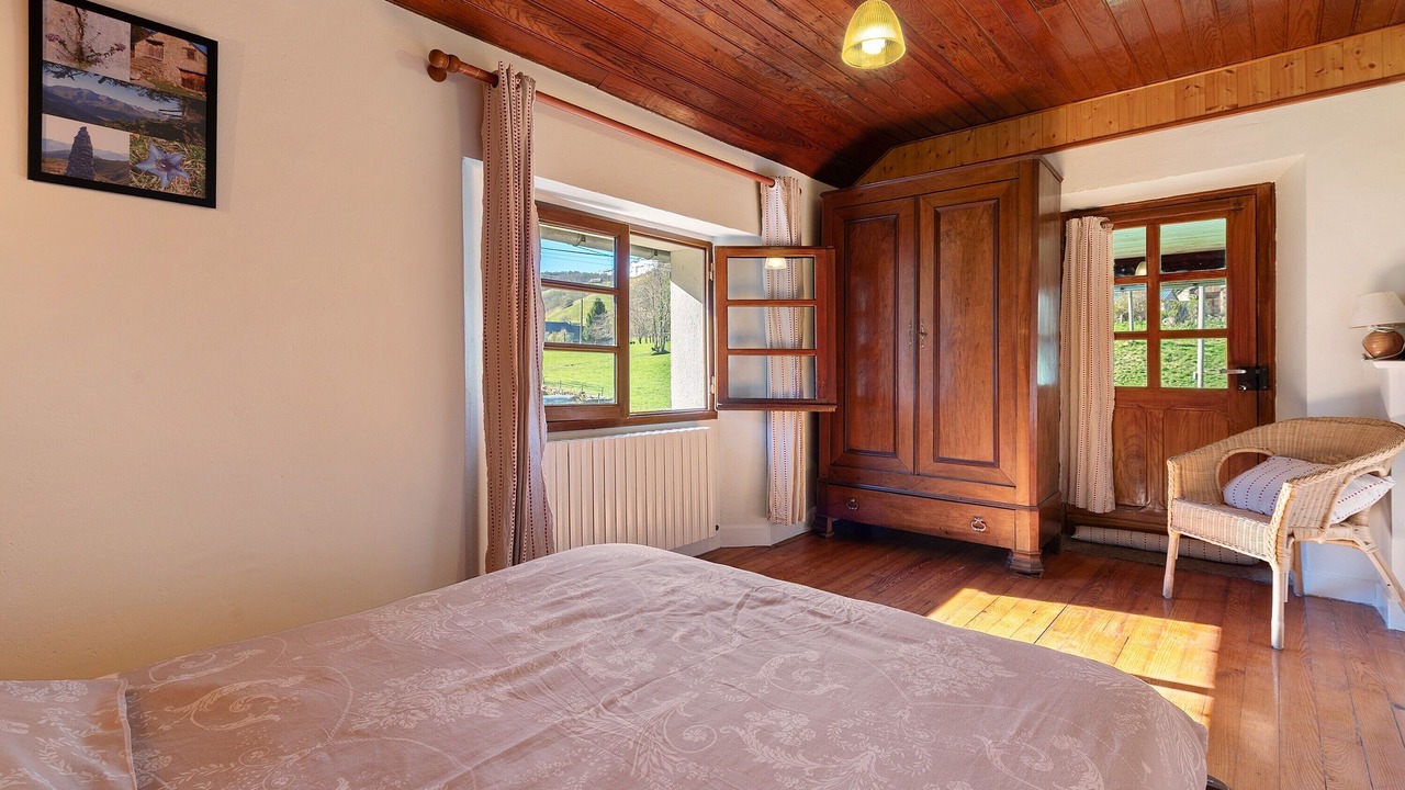 Photo of Bedroom in Campan