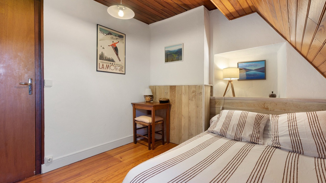 Photo of Bedroom in Campan