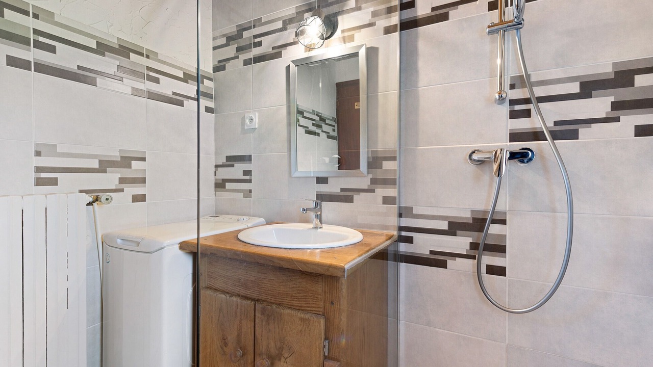 Photo of Bathroom in Campan