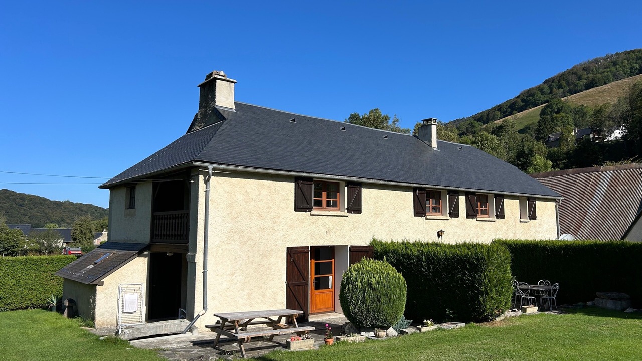 Photo of Outdoor in Campan