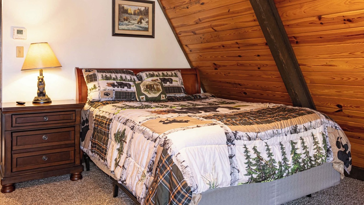 Photo of Bedroom in Lone Rock