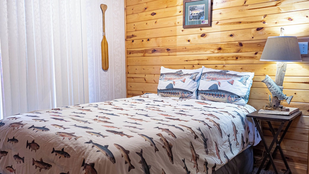 Photo of Bedroom in Lone Rock
