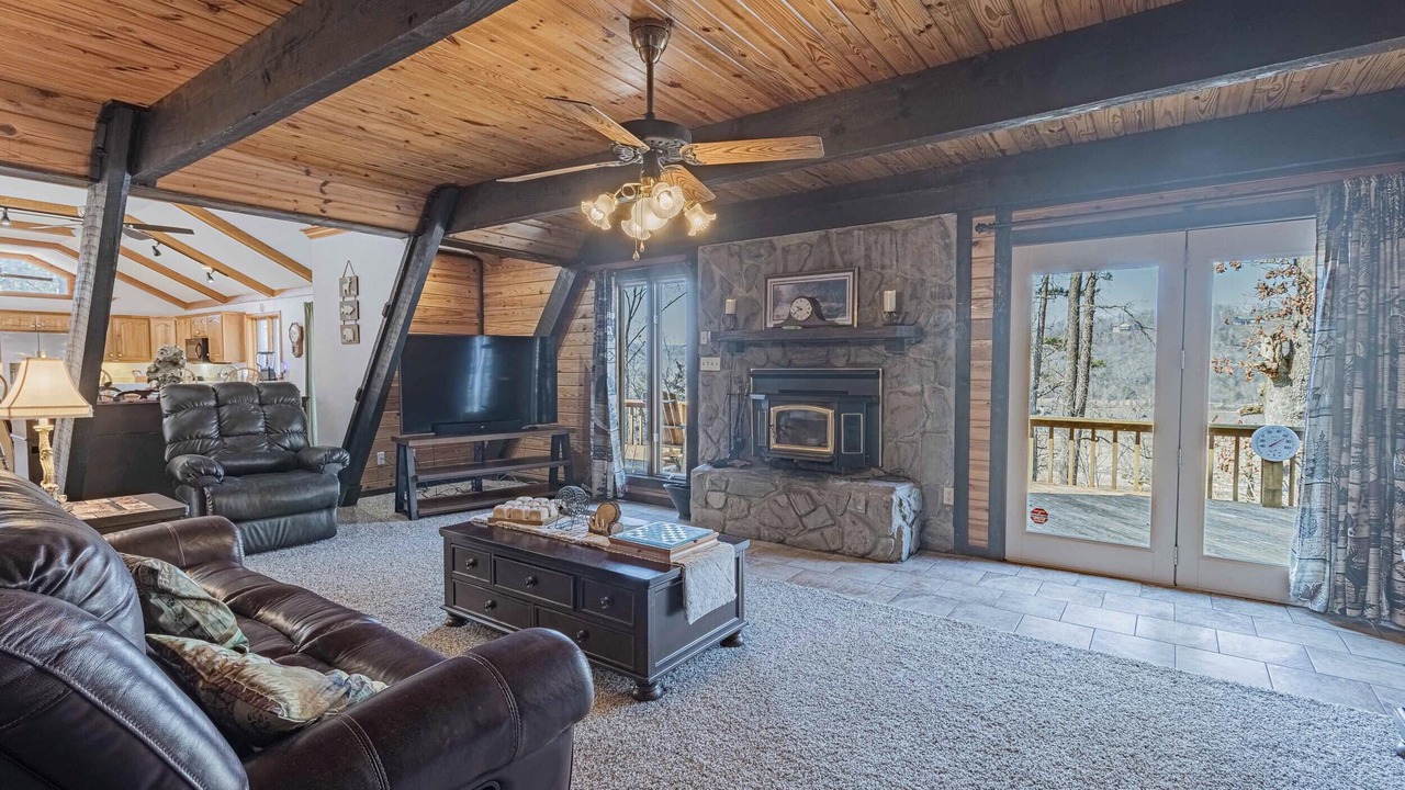 Photo of Livingroom in Lone Rock