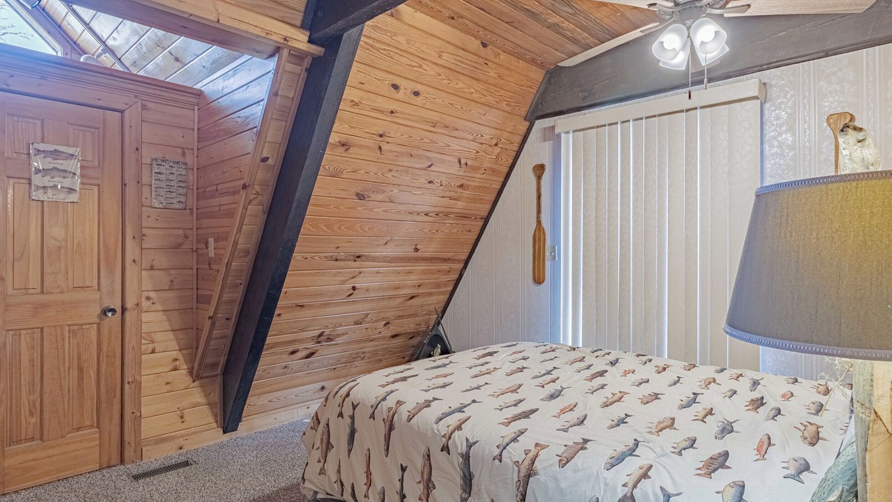 Photo of Bedroom in Lone Rock