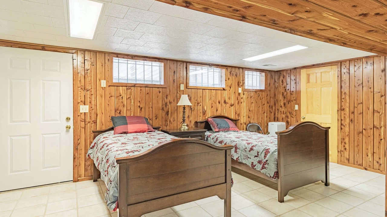 Photo of Bedroom in Lone Rock