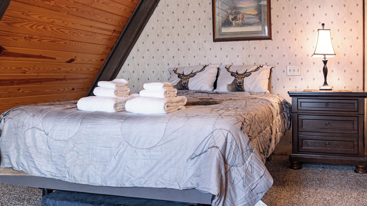 Photo of Bedroom in Lone Rock