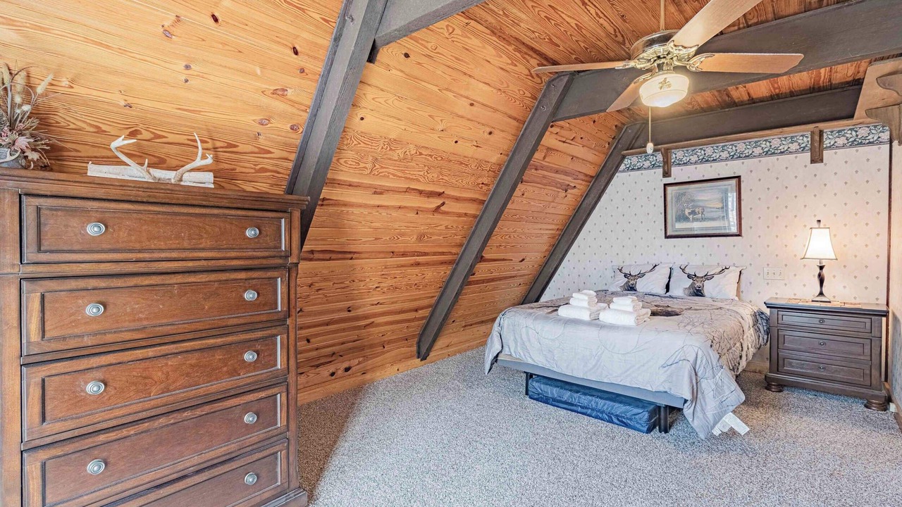 Photo of Bedroom in Lone Rock