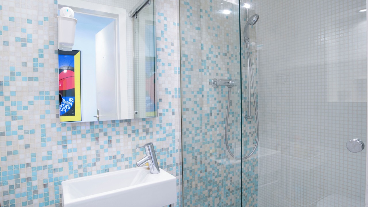 Photo of Bathroom in Les Eaux-Vives
