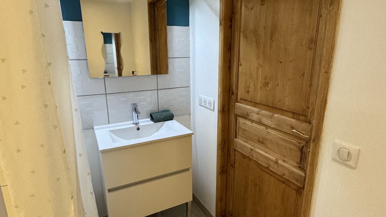 Photo of Bathroom in Thegra