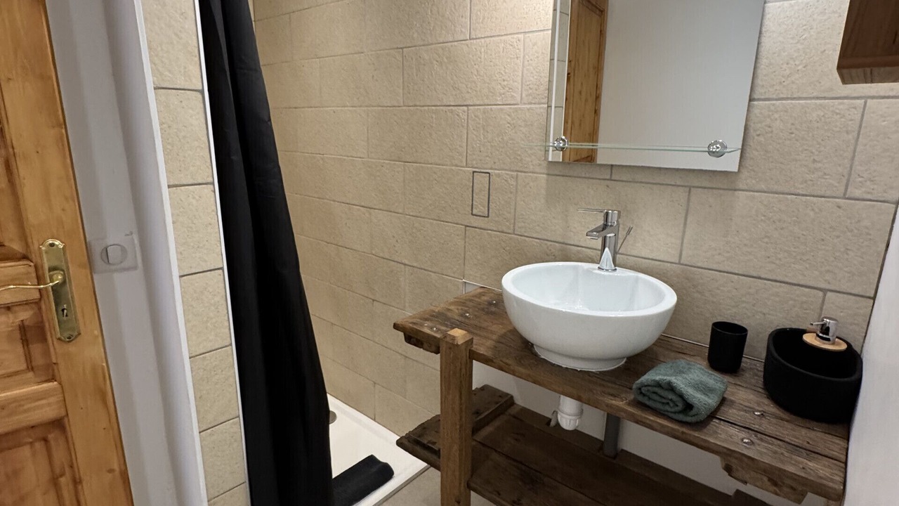 Photo of Bathroom in Thegra