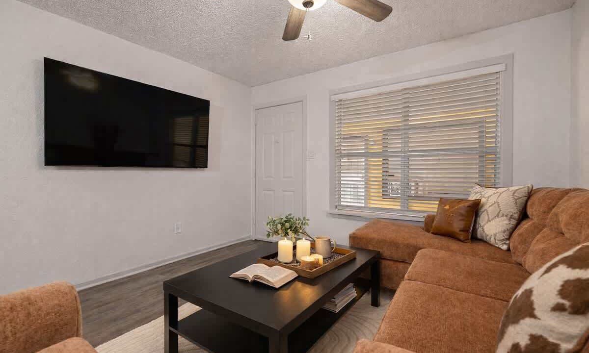Photo of Livingroom in Central Arlington