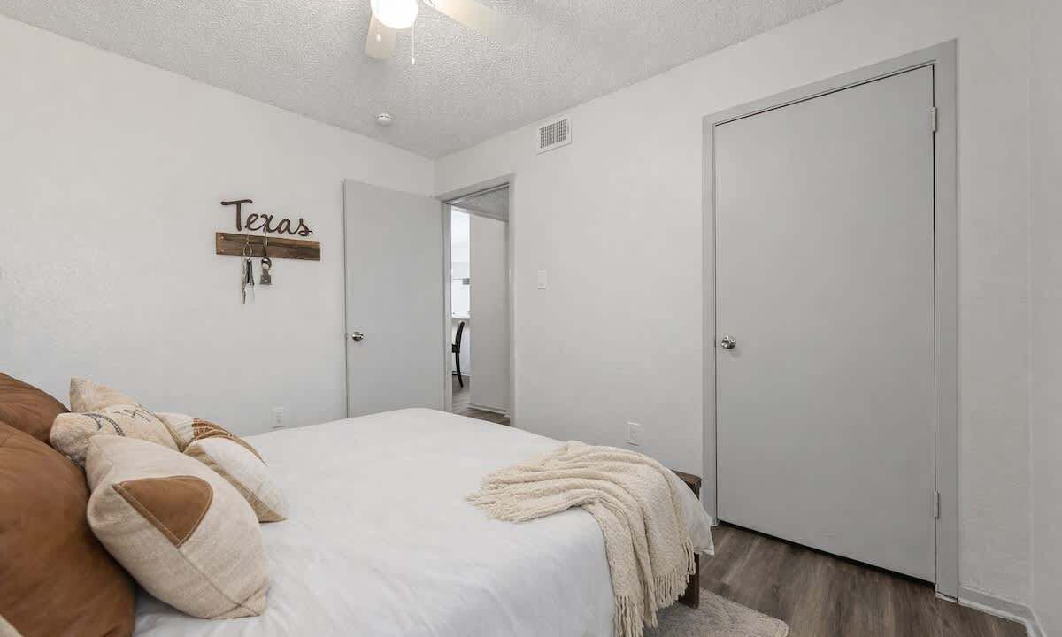 Photo of Bedroom in Central Arlington